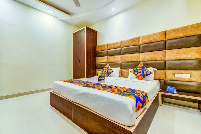 Fabhotel Nayyar Inn