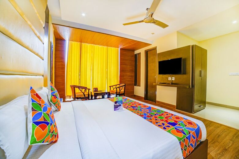 Fabhotel The Diamond