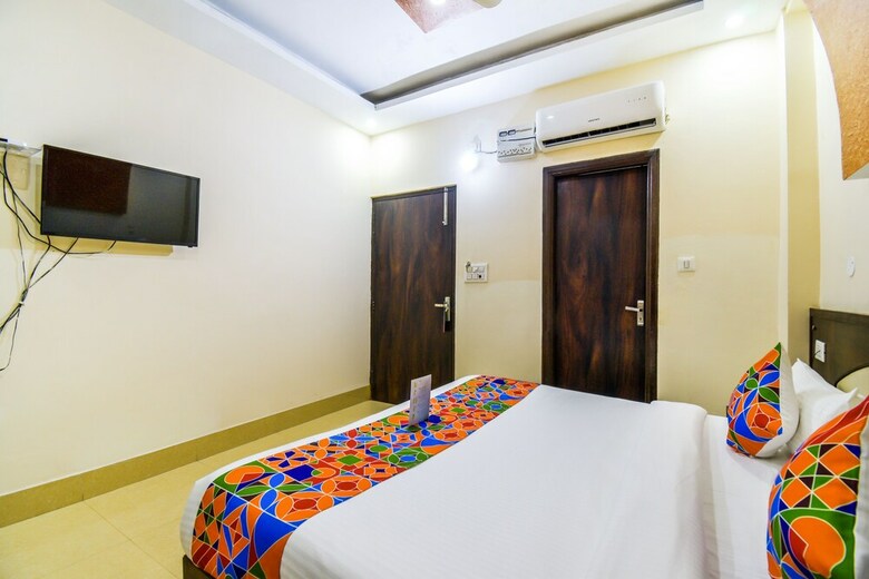 Fabhotel Js Regency