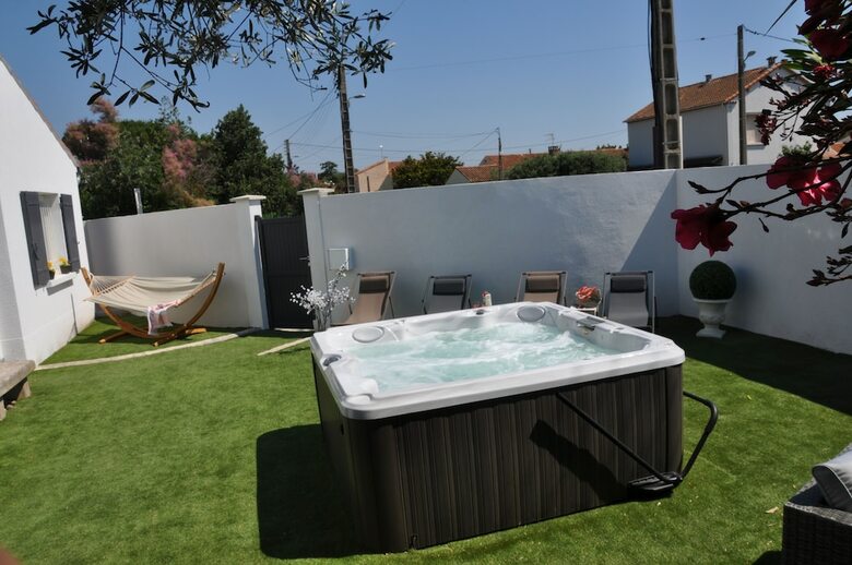 Holiday In Arles - Villa Jacuzzi