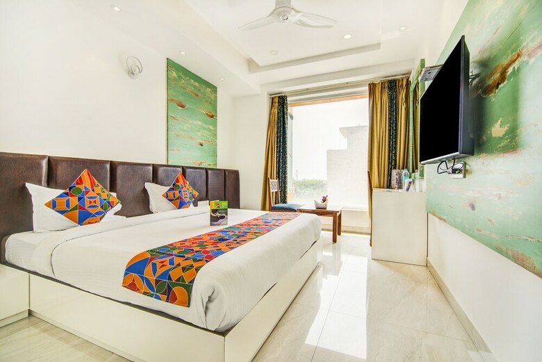 Fabhotel Yellow