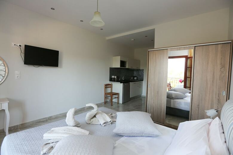 Apartamentos Theodora Studios & Suites
