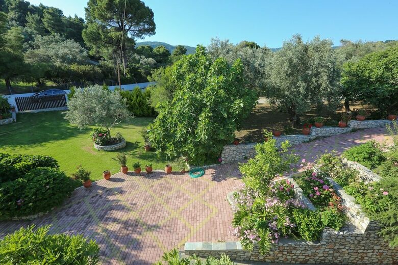 Apartamentos Theodora Studios & Suites