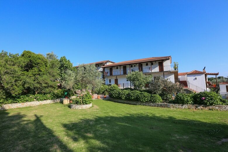 Apartamentos Theodora Studios & Suites