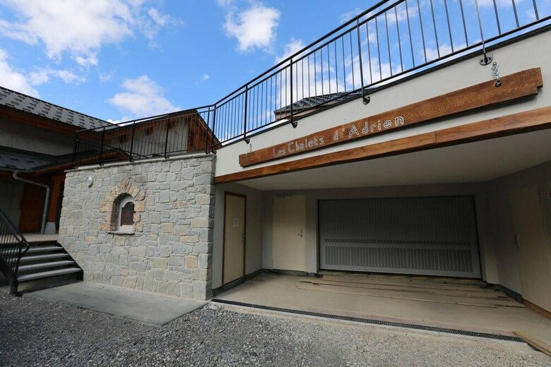 4 Rooms 8 People 3 Cl�s West Facing