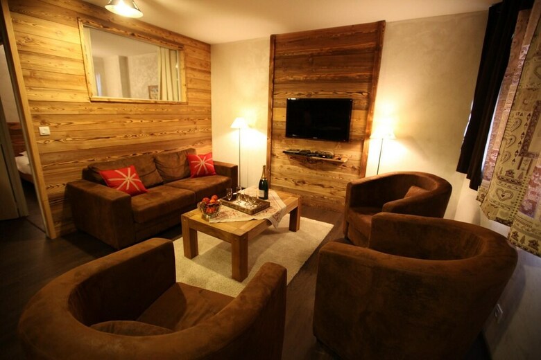 4 Rooms 8 People 3 Cl�s West Facing