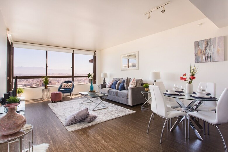 Apartamentos Downtown La Luxury Suites