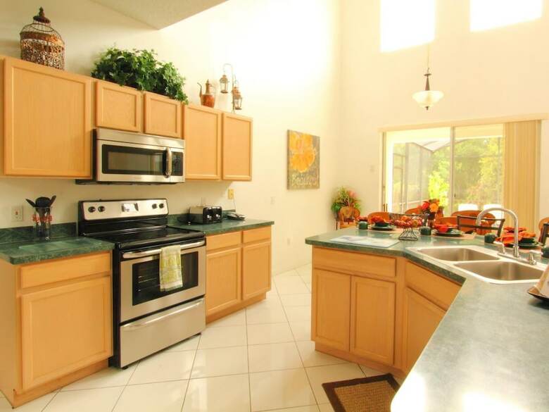 6 Bed 2525