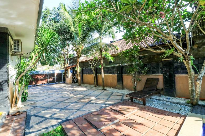 Hostal Oyo 1836 Aeena Village