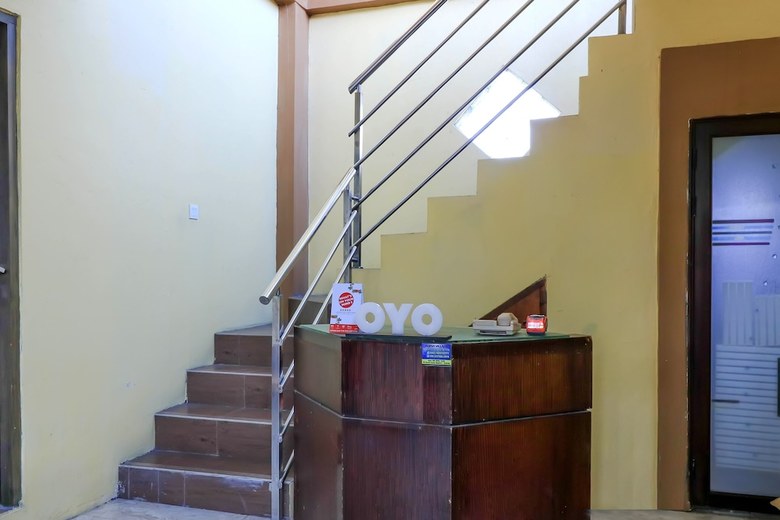 Hostal Oyo 1836 Aeena Village