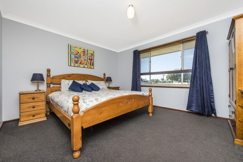 Back Beach Retreat - Pet Friendly