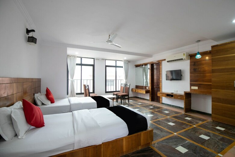 Hotel Capital O 49275 The Grand Mid Way