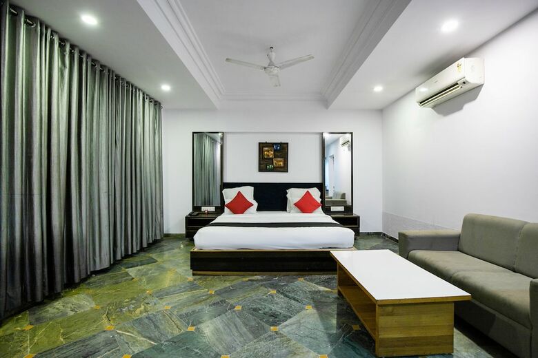 Hotel Capital O 49275 The Grand Mid Way