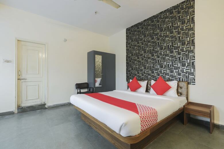 Hotel Oyo 41740 Karnawat Guest House