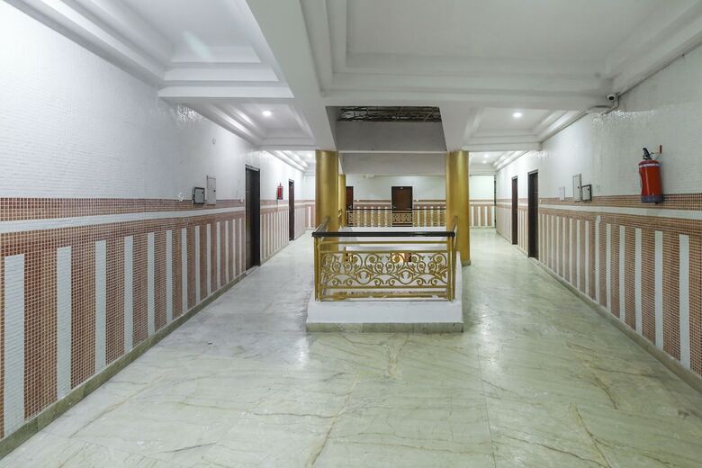 Hotel Collection O 50114 S R Grand Charbagh