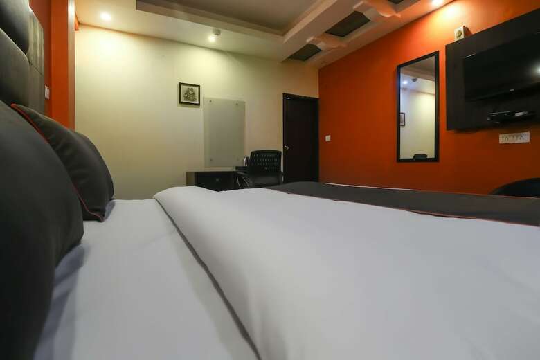 Hotel Collection O 50114 S R Grand Charbagh
