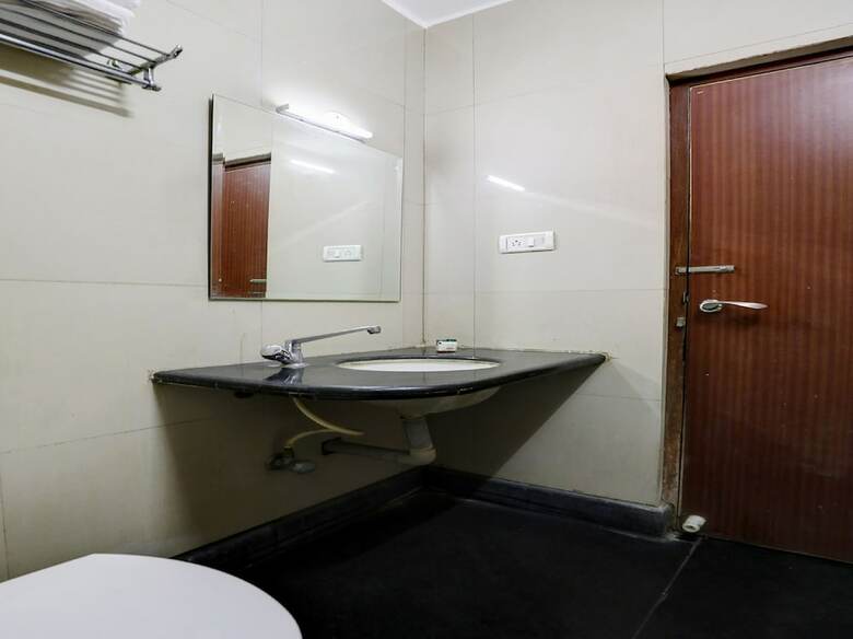 Hotel Oyo 38662 Snt Comforts Lodge
