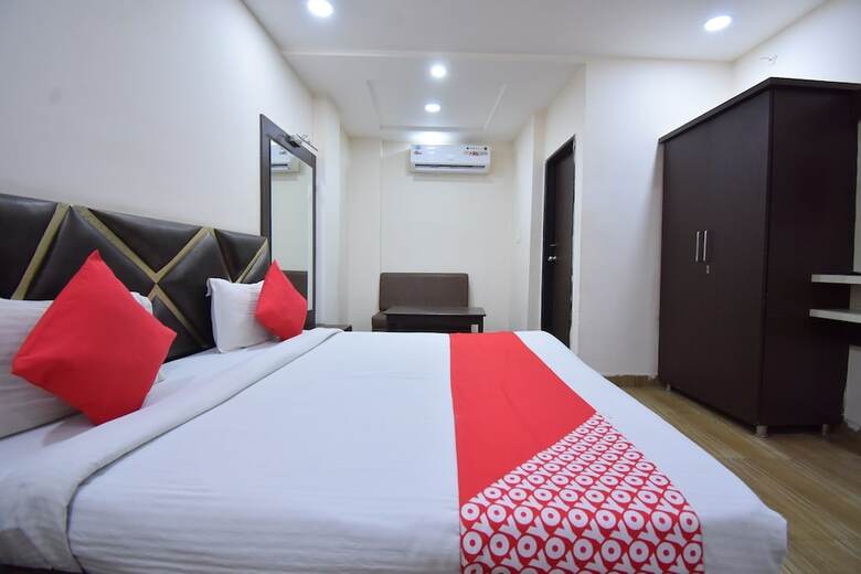 Oyo 60291 Hotel Siddhi Vinayak