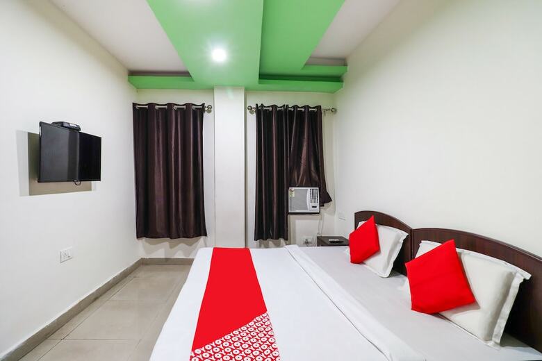 Oyo 62748 Hotel Zeenat