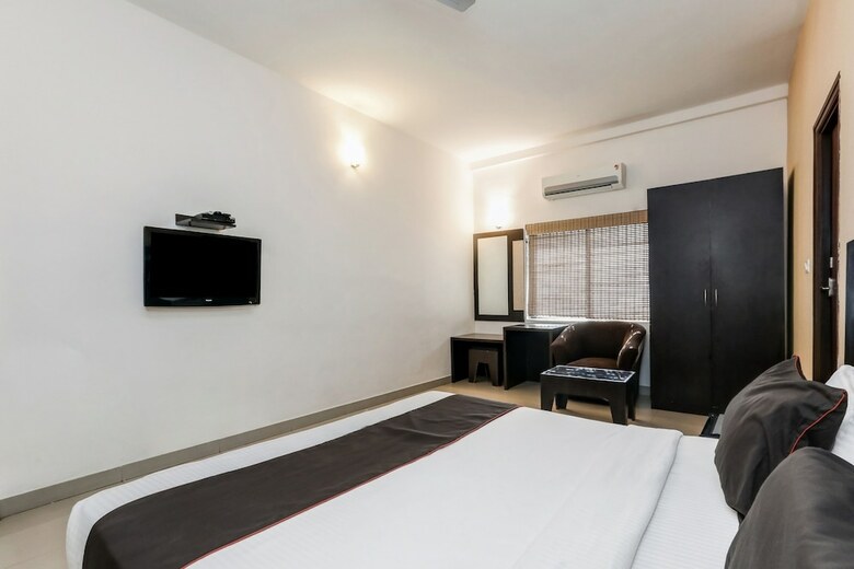 Collection O 50126 Hotel Sk Elegance