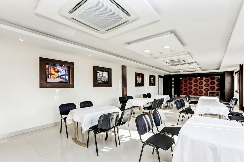 Collection O 50126 Hotel Sk Elegance