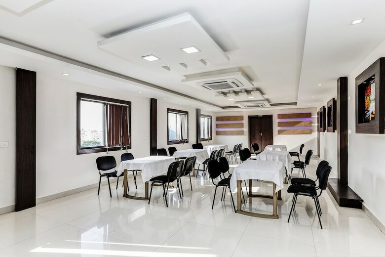 Collection O 50126 Hotel Sk Elegance