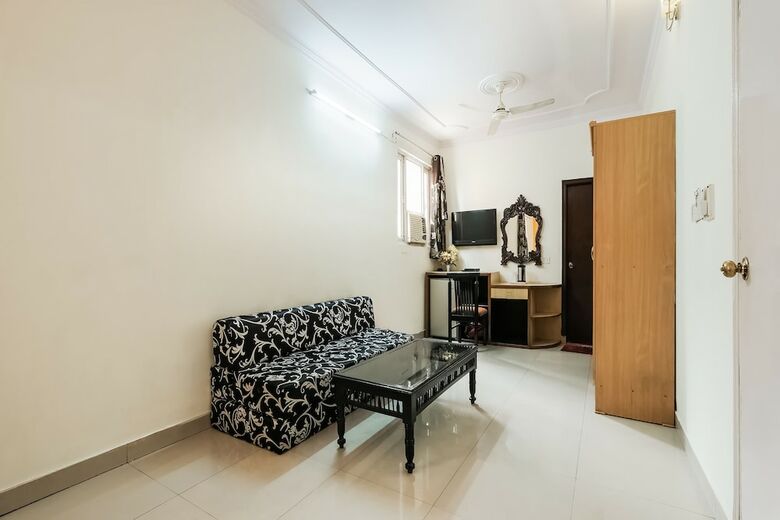 Oyo 44081 Hotel Royal Holidays