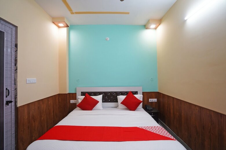 Hotel Oyo 46922 Qlark White Palace