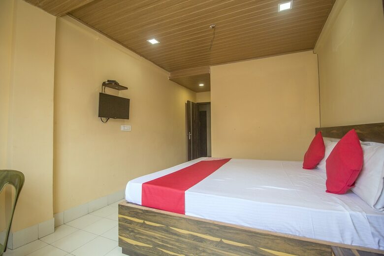 Oyo 28230 Hotel Kalash