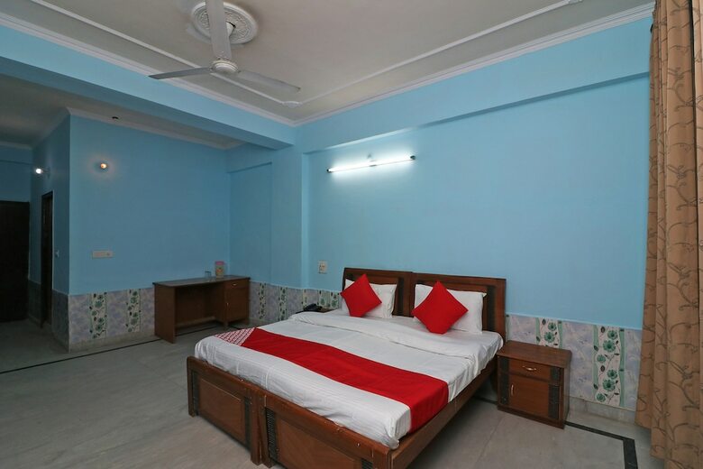 Hotel Oyo 38109 Braj Yatra Dham