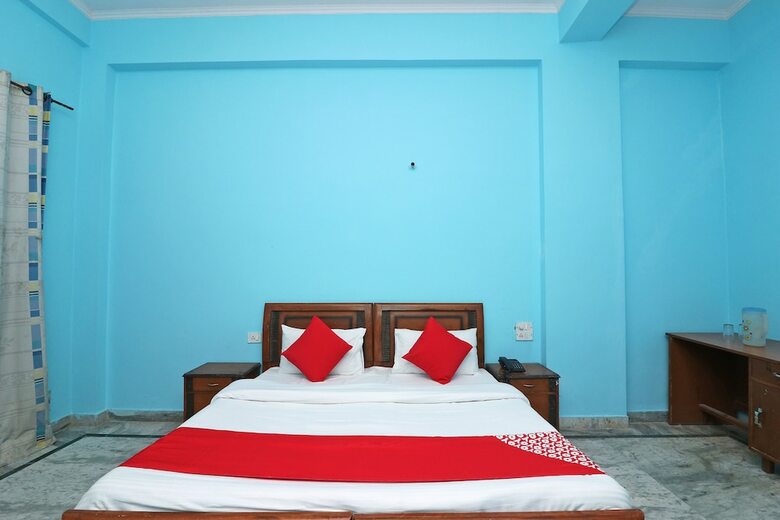 Hotel Oyo 38109 Braj Yatra Dham