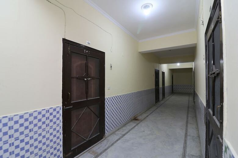 Hotel Oyo 38109 Braj Yatra Dham