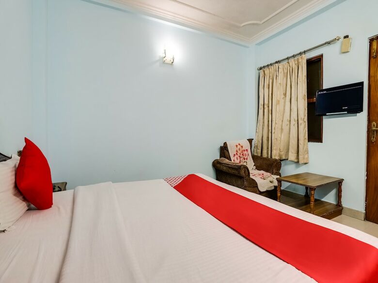 Oyo 43687 Golden Deluxe Hotel