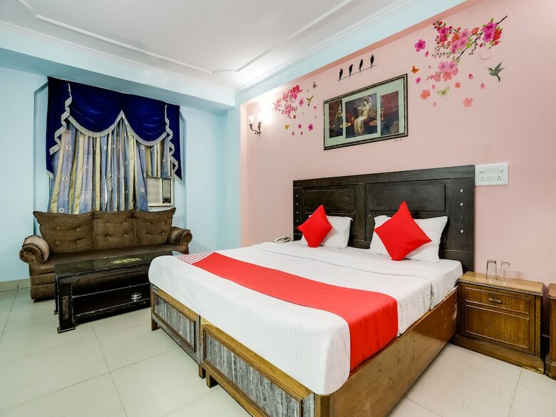 Oyo 43687 Golden Deluxe Hotel