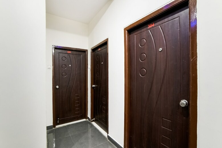 Oyo 62329 Lucky Hotels