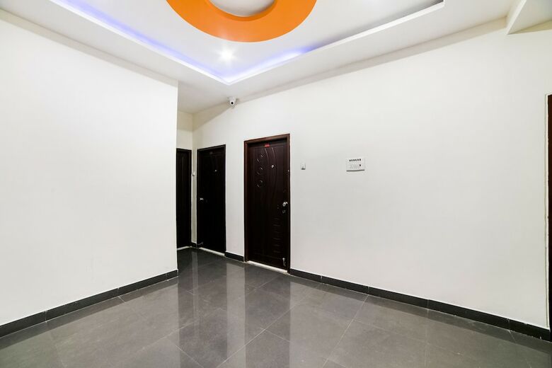 Oyo 62329 Lucky Hotels