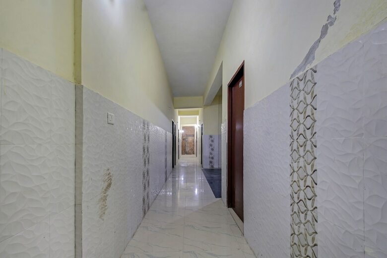 Hotel Oyo 47625 Shri Krishna Dham