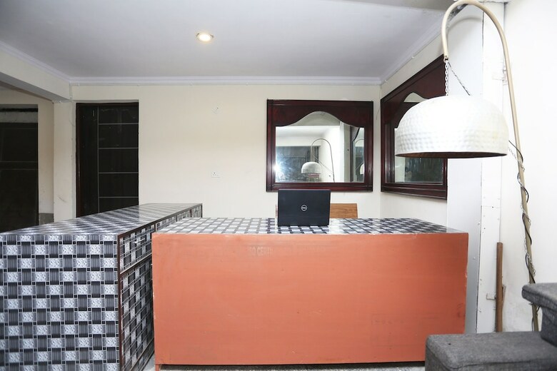 Oyo 28670 Hotel Dev Palace