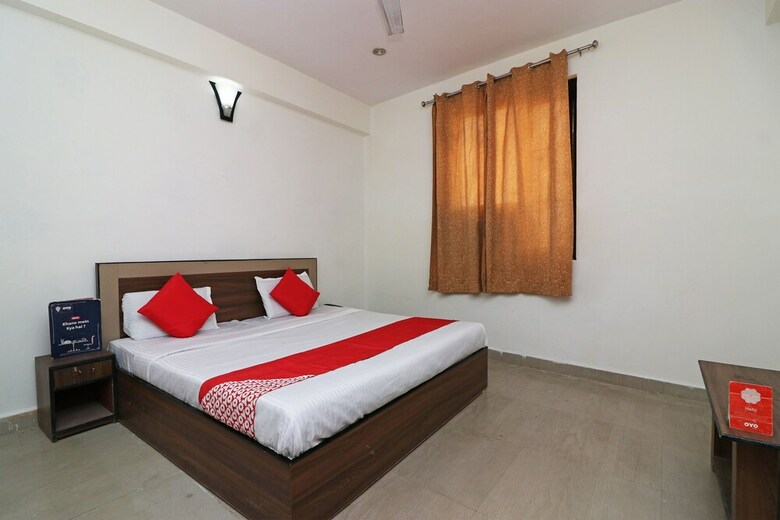 Oyo 24878 Hotel Aicon Palace