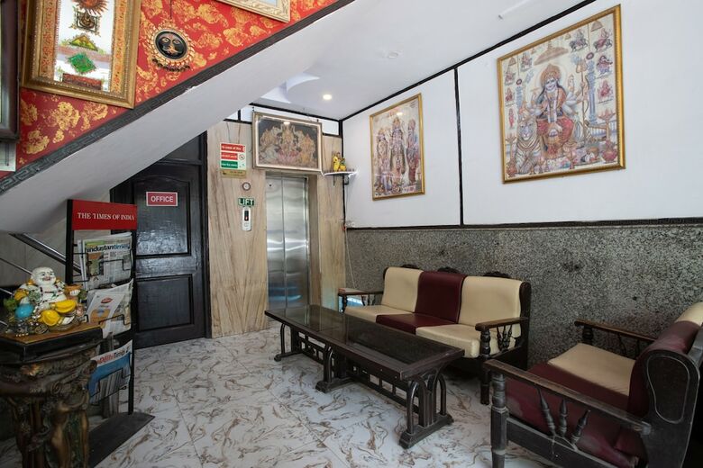Hotel Oyo 23563 Kg Palace