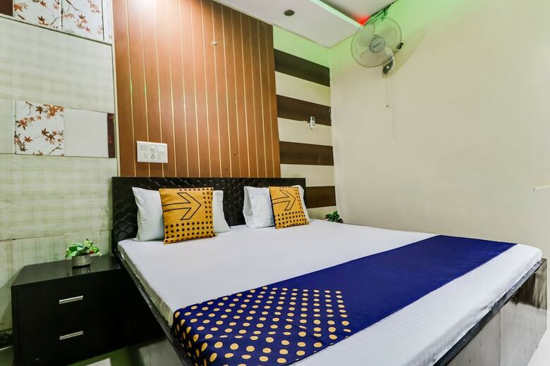 Spot On 61068 Hotel Kr