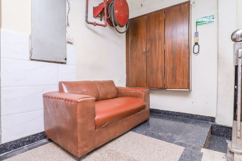 Oyo 9448 Hotel Karan Palace