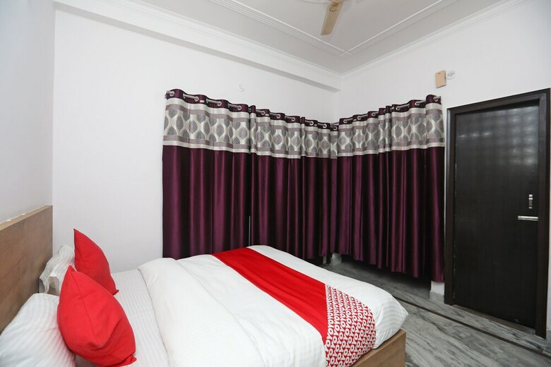 Hotel Oyo 37055 M R Residency