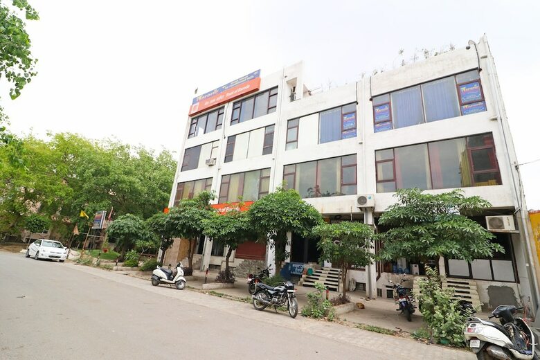 Oyo 36432 Hotel Tarang