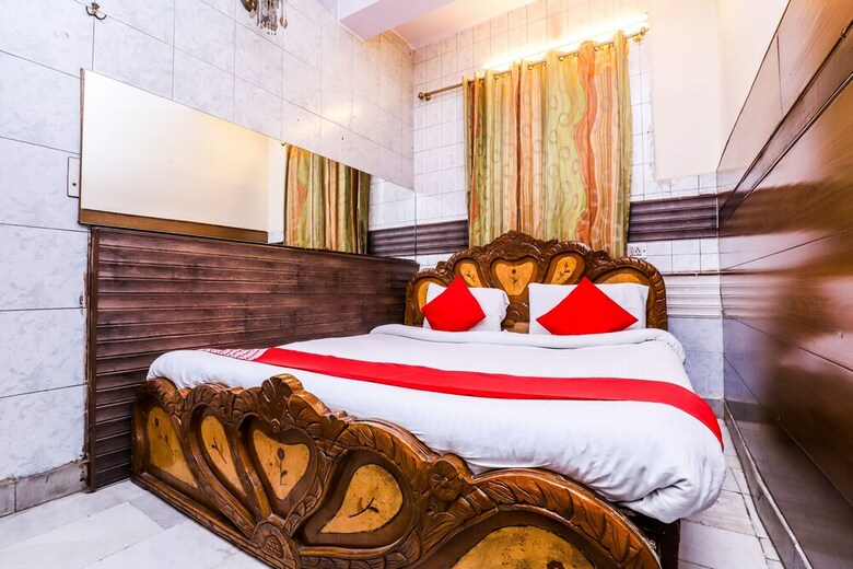 Oyo 26873 Hotel Metro Star