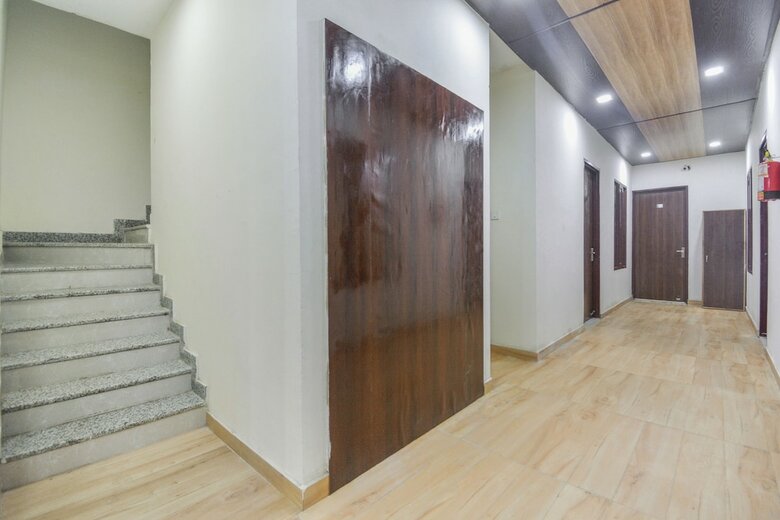 Oyo 49906 Hotel Discovery Inn
