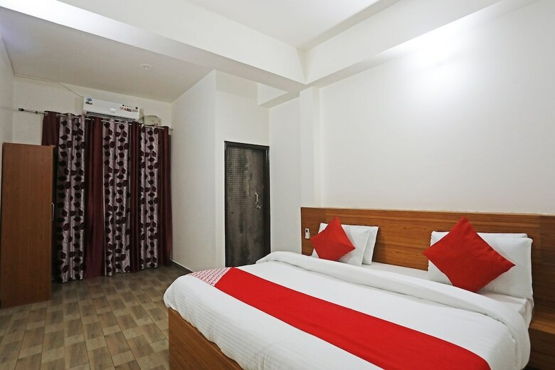 Hotel Oyo 40002 Home Feeling Accommodation