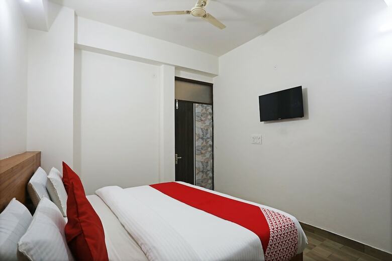 Hotel Oyo 40002 Home Feeling Accommodation