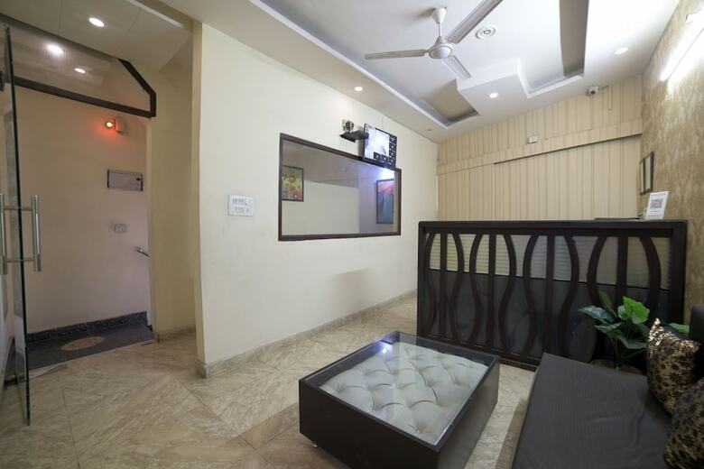 Hotel Oyo 28266 Travel Inn