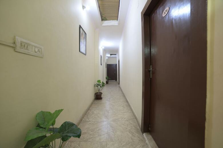 Hotel Oyo 28266 Travel Inn
